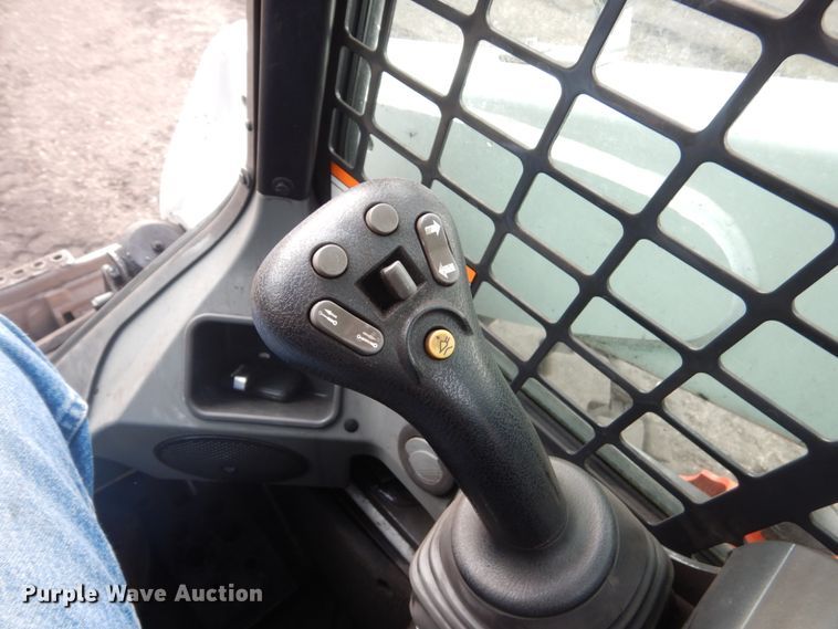 image for item HI9916 2013 Bobcat S750  skid steer loader