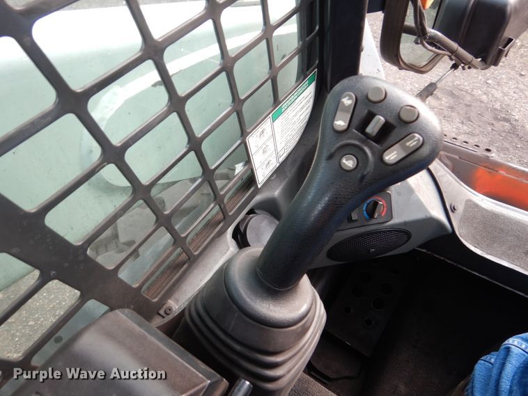 image for item HI9916 2013 Bobcat S750  skid steer loader