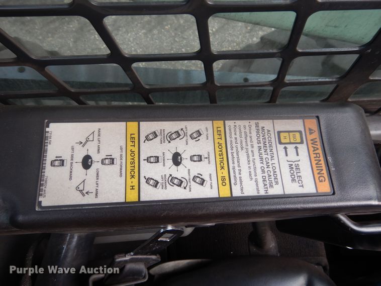 image for item HI9916 2013 Bobcat S750  skid steer loader