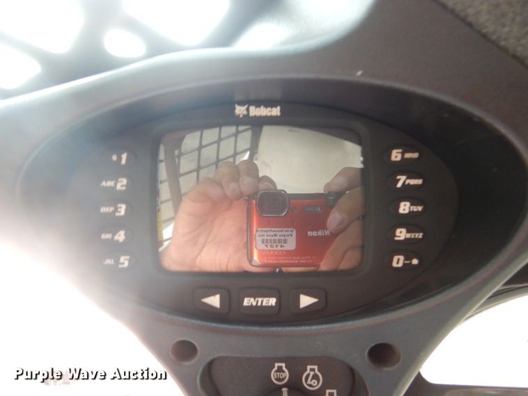 image for item HI9916 2013 Bobcat S750  skid steer loader