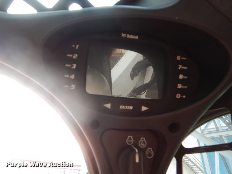 image for item HI9916 2013 Bobcat S750  skid steer loader