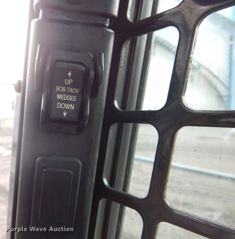 image for item HI9916 2013 Bobcat S750  skid steer loader