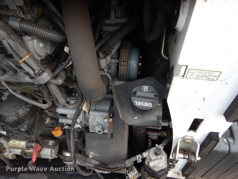 image for item HI9916 2013 Bobcat S750  skid steer loader