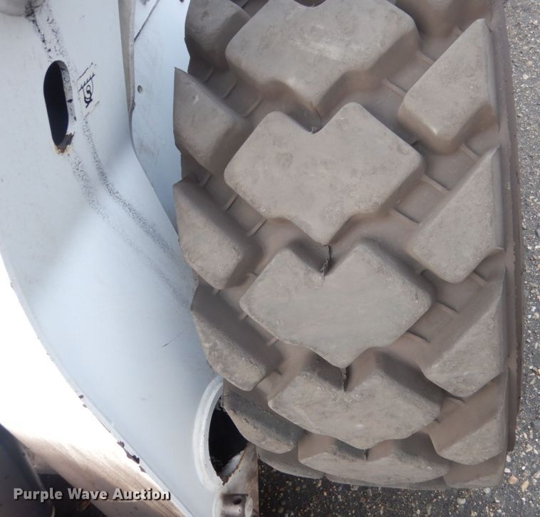 image for item HI9916 2013 Bobcat S750  skid steer loader