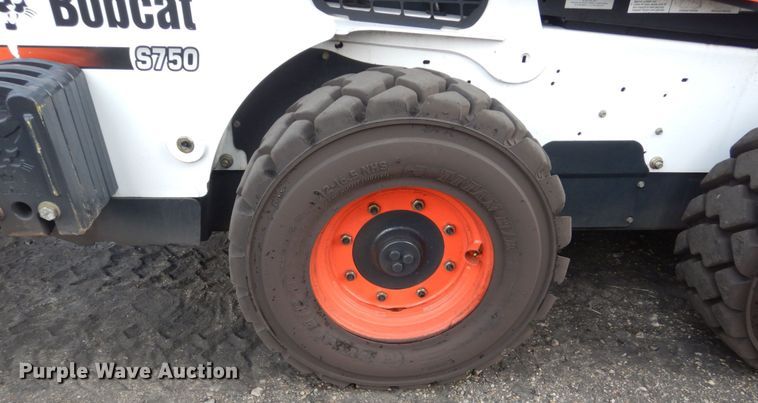 image for item HI9916 2013 Bobcat S750  skid steer loader