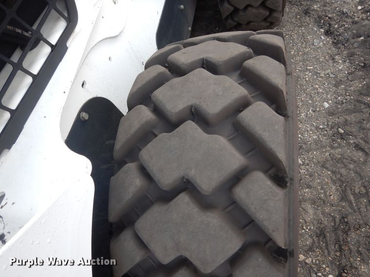 image for item HI9916 2013 Bobcat S750  skid steer loader