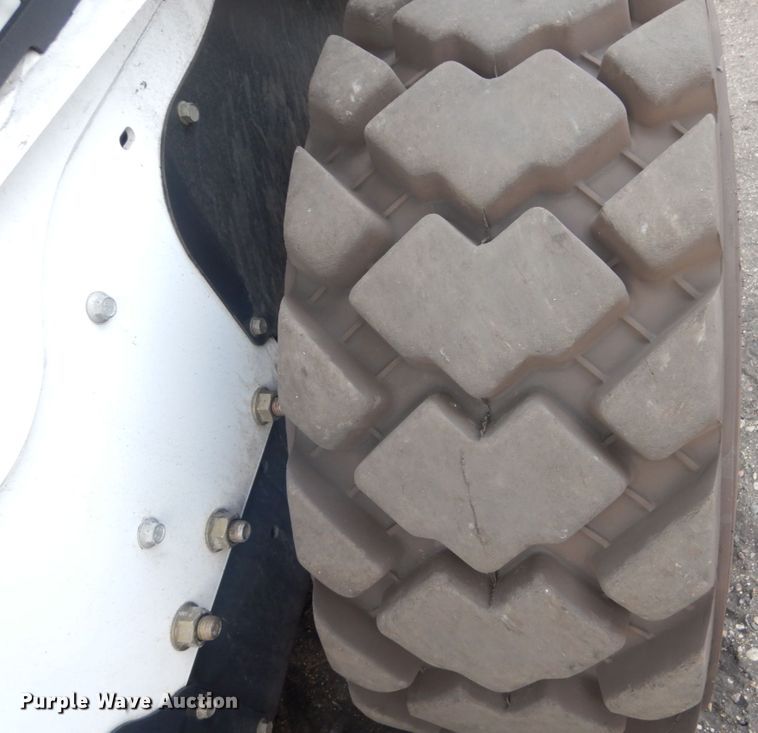 image for item HI9916 2013 Bobcat S750  skid steer loader