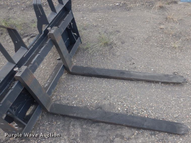 image for item HI9916 2013 Bobcat S750  skid steer loader