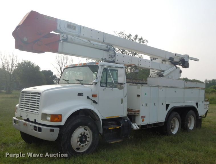 image for item HP9649 2002 International 4900  bucket truck
