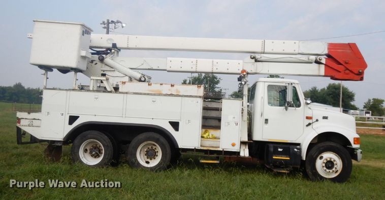 image for item HP9649 2002 International 4900  bucket truck