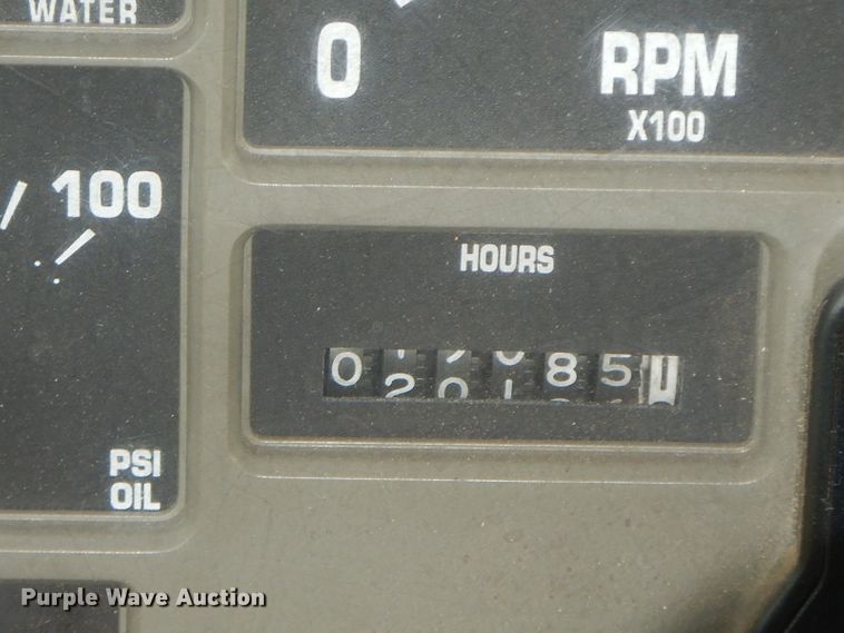 image for item HP9649 2002 International 4900  bucket truck