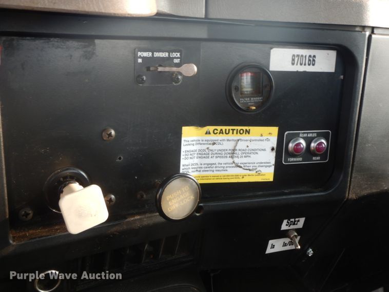 image for item HP9649 2002 International 4900  bucket truck