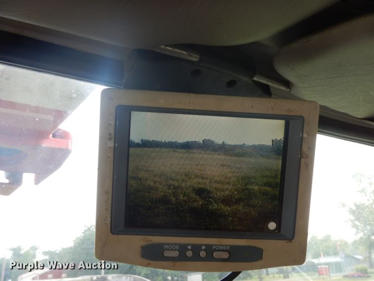 image for item HP9649 2002 International 4900  bucket truck