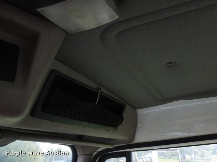 image for item HP9649 2002 International 4900  bucket truck