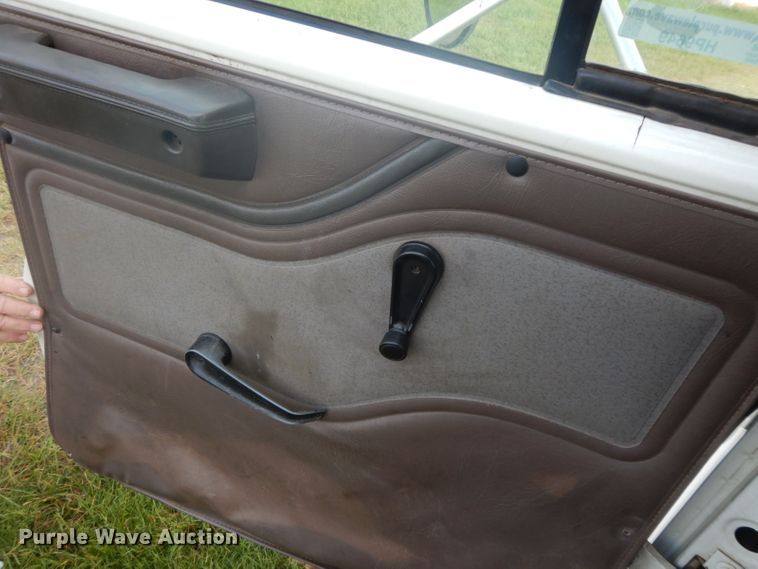 image for item HP9649 2002 International 4900  bucket truck