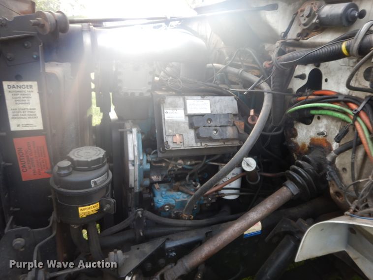 image for item HP9649 2002 International 4900  bucket truck