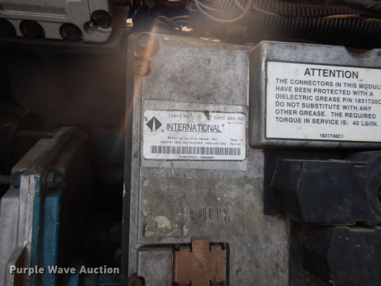 image for item HP9649 2002 International 4900  bucket truck