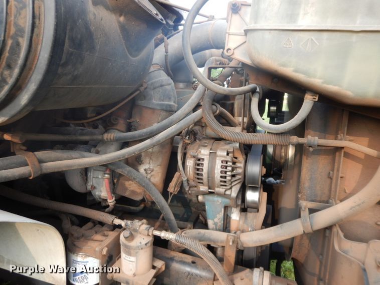 image for item HP9649 2002 International 4900  bucket truck