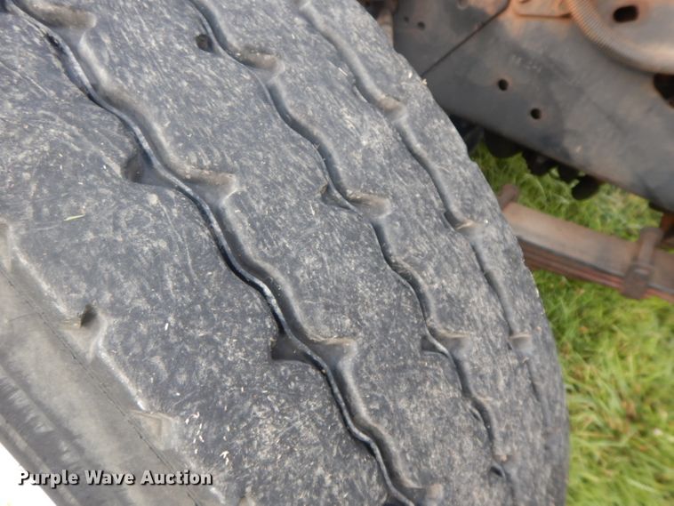 image for item HP9649 2002 International 4900  bucket truck