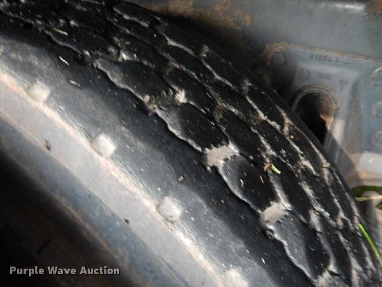 image for item HP9649 2002 International 4900  bucket truck