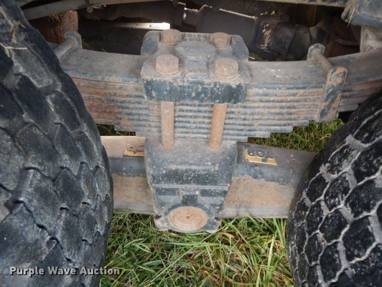 image for item HP9649 2002 International 4900  bucket truck