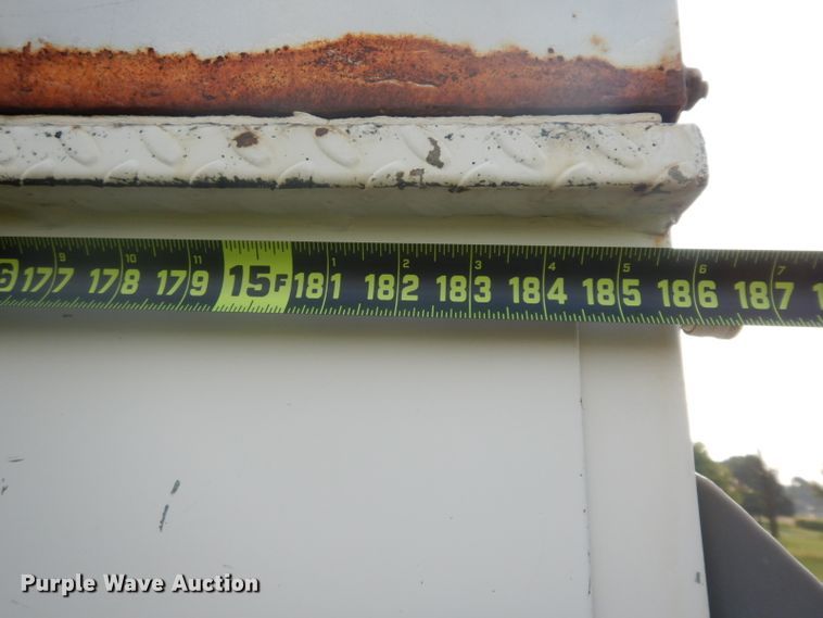 image for item HP9649 2002 International 4900  bucket truck