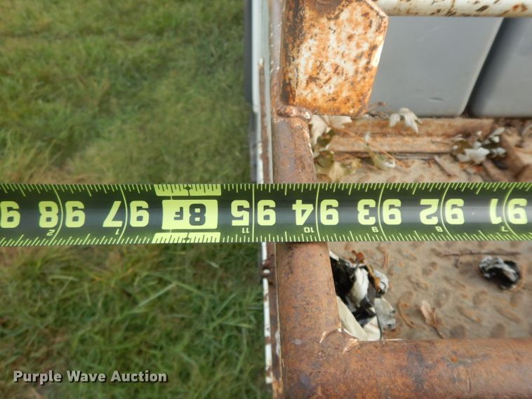 image for item HP9649 2002 International 4900  bucket truck