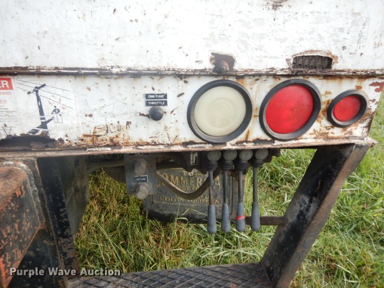 image for item HP9649 2002 International 4900  bucket truck