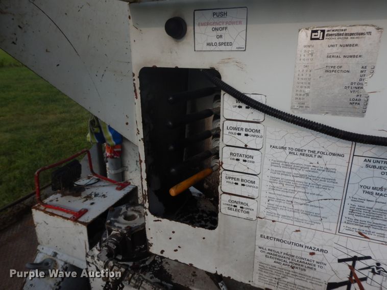 image for item HP9649 2002 International 4900  bucket truck