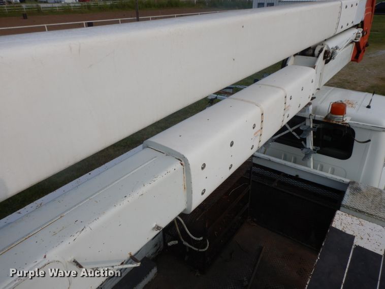 image for item HP9649 2002 International 4900  bucket truck