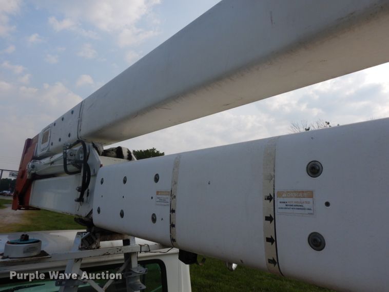 image for item HP9649 2002 International 4900  bucket truck