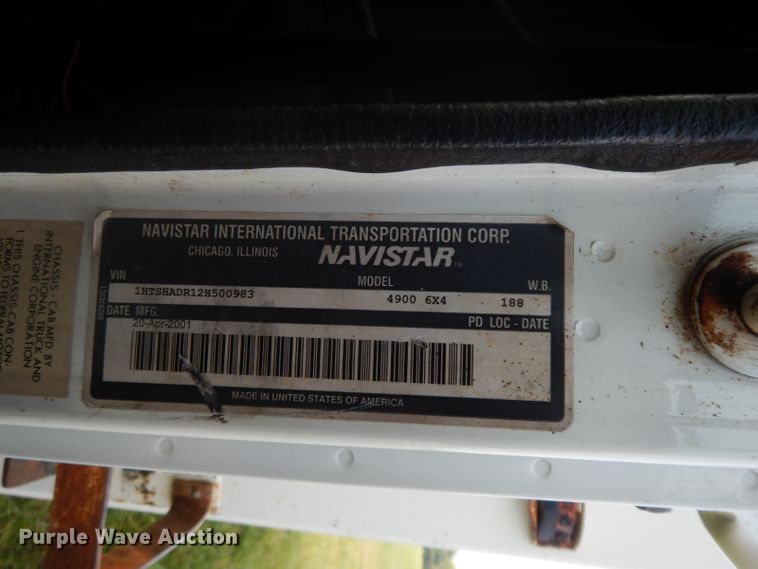 image for item HP9649 2002 International 4900  bucket truck