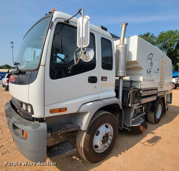 image for item IF9986 2005 GMC T7500  street sweeper truck