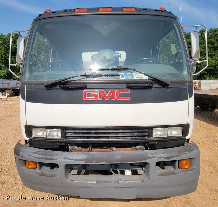 image for item IF9986 2005 GMC T7500  street sweeper truck
