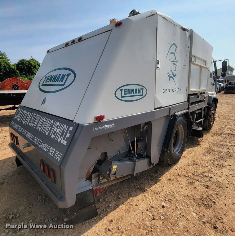 image for item IF9986 2005 GMC T7500  street sweeper truck