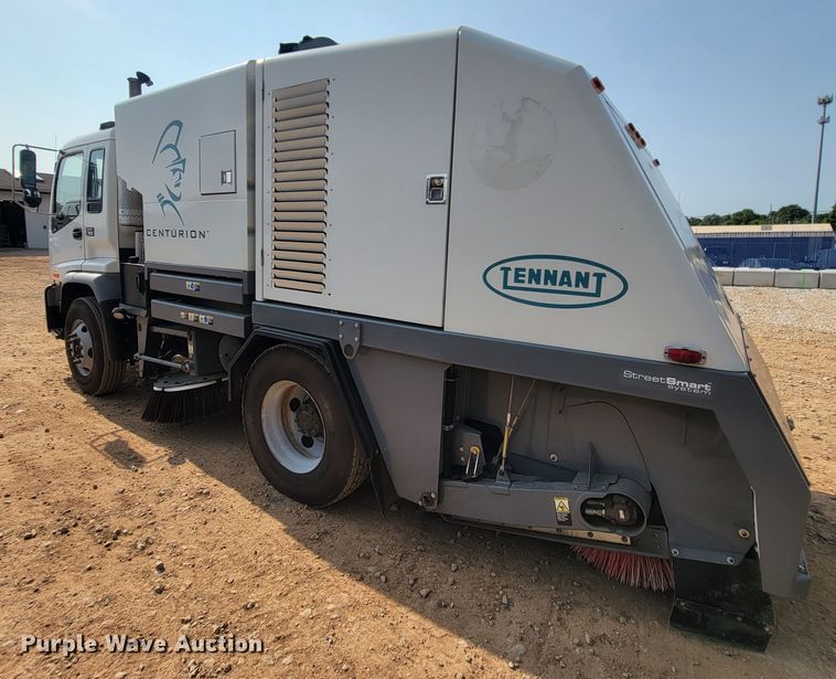 image for item IF9986 2005 GMC T7500  street sweeper truck