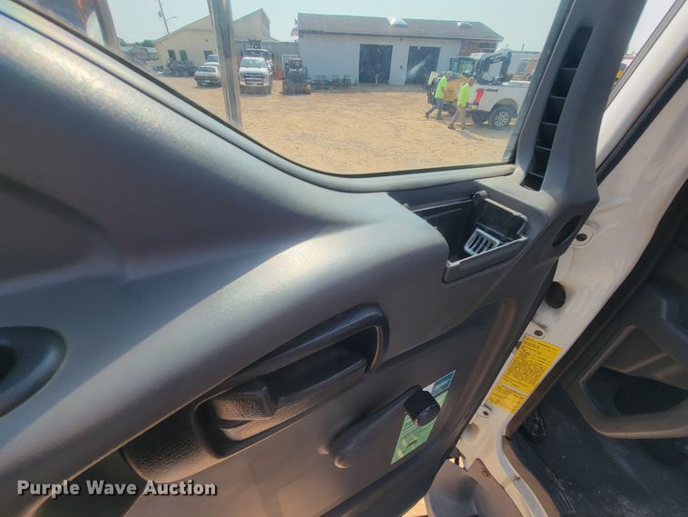 image for item IF9986 2005 GMC T7500  street sweeper truck