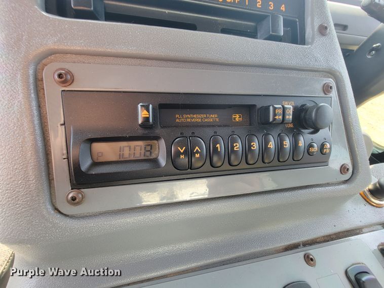 image for item IF9986 2005 GMC T7500  street sweeper truck