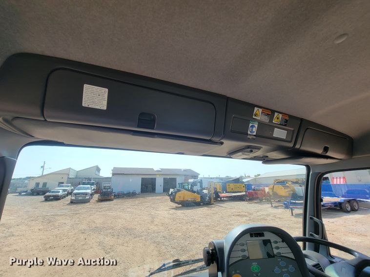 image for item IF9986 2005 GMC T7500  street sweeper truck