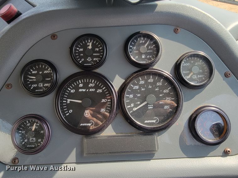 image for item IF9986 2005 GMC T7500  street sweeper truck