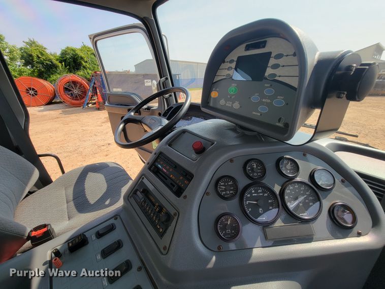 image for item IF9986 2005 GMC T7500  street sweeper truck