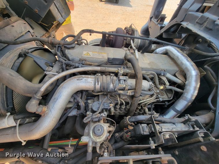 image for item IF9986 2005 GMC T7500  street sweeper truck