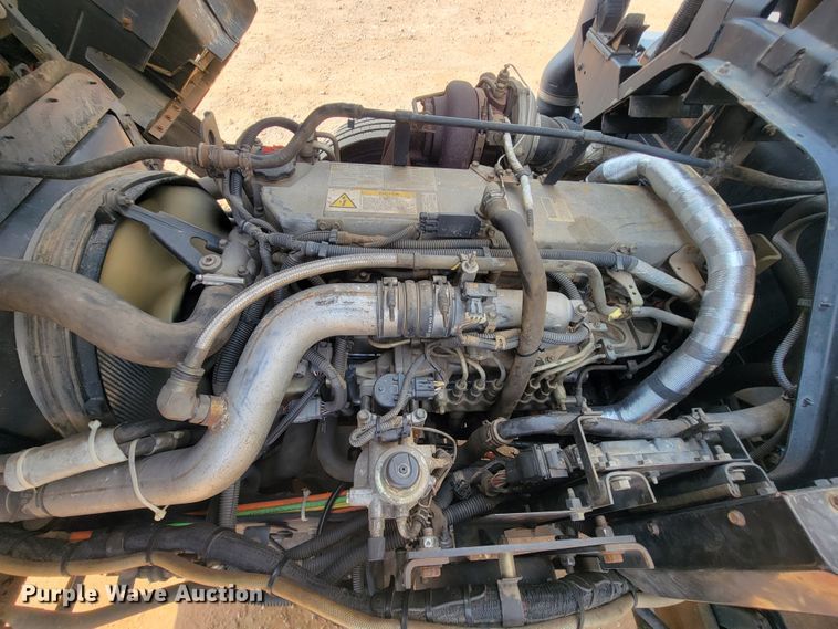 image for item IF9986 2005 GMC T7500  street sweeper truck