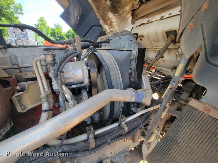 image for item IF9986 2005 GMC T7500  street sweeper truck