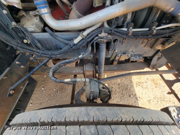 image for item IF9986 2005 GMC T7500  street sweeper truck