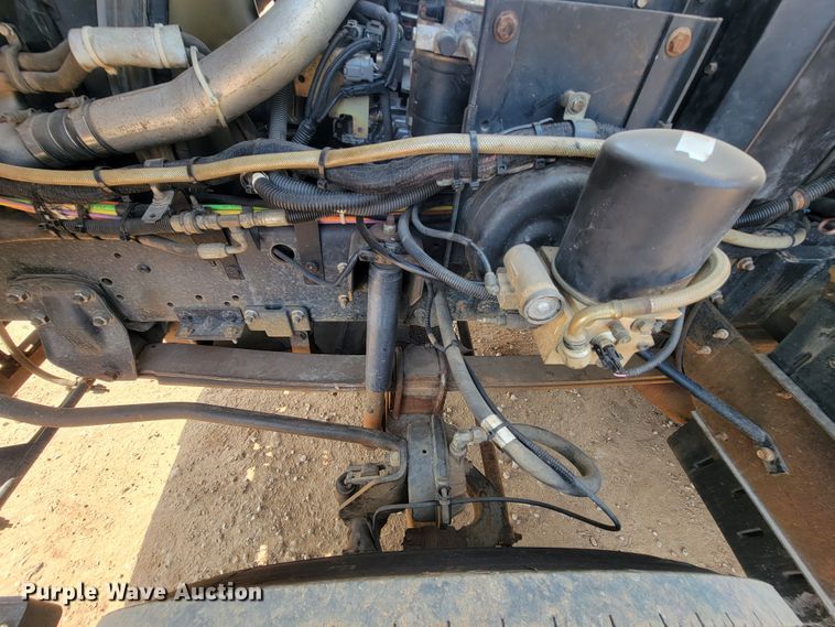 image for item IF9986 2005 GMC T7500  street sweeper truck