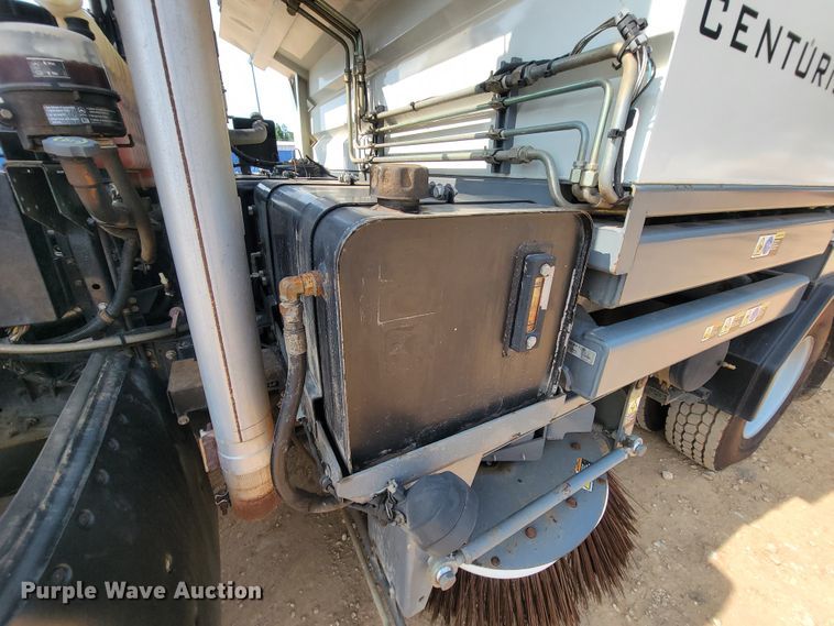 image for item IF9986 2005 GMC T7500  street sweeper truck