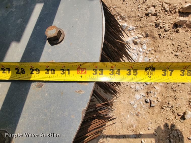 image for item IF9986 2005 GMC T7500  street sweeper truck