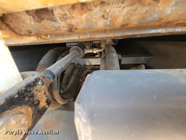 image for item IF9986 2005 GMC T7500  street sweeper truck