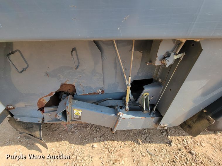 image for item IF9986 2005 GMC T7500  street sweeper truck